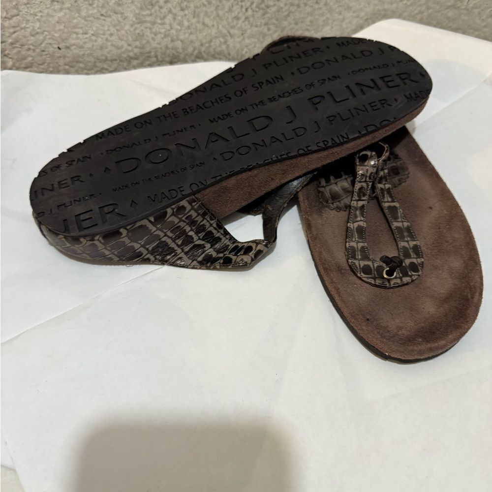 Donald Pliner  Sandals snake print size 8.5 - Picture 9 of 10